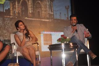 Huma Qureshi feet photo thumbnail