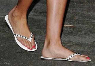 Cameron Diaz feet photo thumbnail