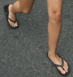 Hayden Panettiere feet photo thumbnail