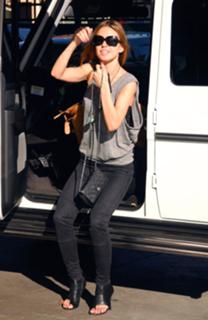 Audrina Patridge feet photo thumbnail