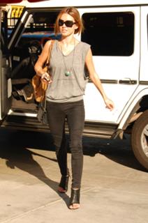 Audrina Patridge feet photo thumbnail