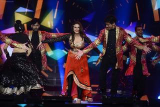 Huma Qureshi feet photo thumbnail