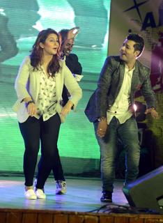 Huma Qureshi feet photo thumbnail