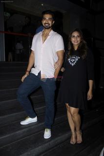 Huma Qureshi feet photo thumbnail