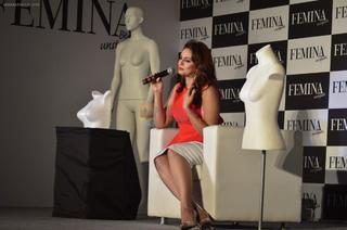 Huma Qureshi feet photo thumbnail