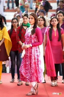 Kareena Kapoor feet photo thumbnail