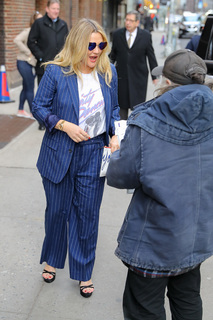 Drew Barrymore feet photo thumbnail