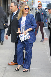 Drew Barrymore feet photo thumbnail