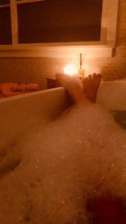 Miley Cyrus feet photo thumbnail