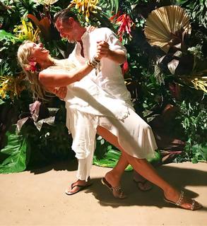 Adriane Galisteu feet photo thumbnail