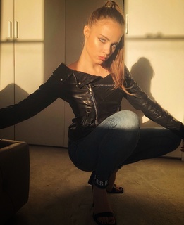 Xenia Tchoumitcheva feet photo thumbnail
