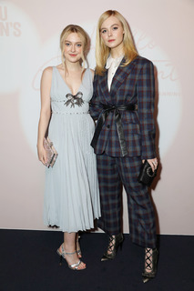 Dakota Fanning feet photo thumbnail