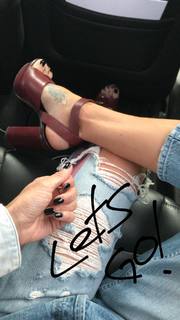 Brooke Burke feet photo thumbnail