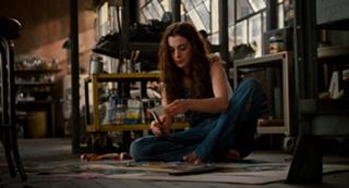 Anne Hathaway feet photo thumbnail