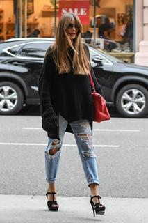 Sofía Vergara feet photo thumbnail