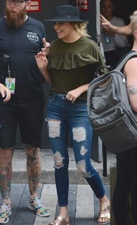 Kelsea Ballerini feet photo thumbnail