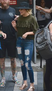 Kelsea Ballerini feet photo thumbnail