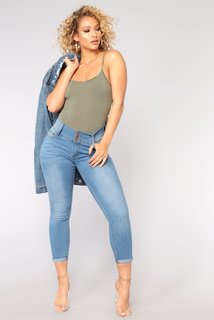 Lauren R. Wood feet photo thumbnail