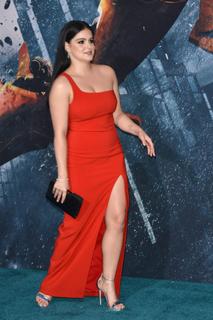 Ariel Winter feet photo thumbnail