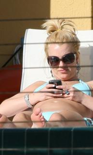 Britney Spears feet photo thumbnail