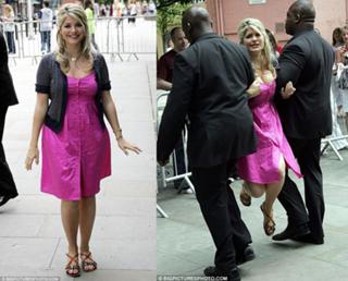 Holly Willoughby feet photo thumbnail