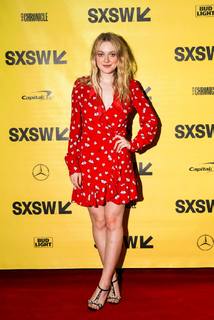 Dakota Fanning feet photo thumbnail