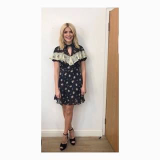 Holly Willoughby feet photo thumbnail