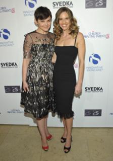 Hilary Swank feet photo thumbnail