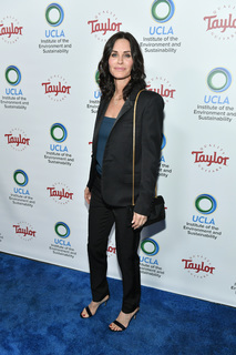 Courteney Cox feet photo thumbnail