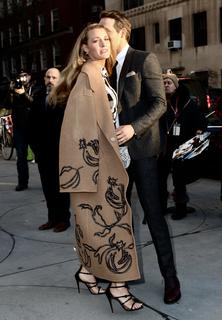 Blake Lively feet photo thumbnail