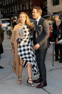 Blake Lively feet photo thumbnail