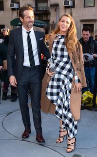 Blake Lively feet photo thumbnail
