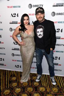 Ariel Winter feet photo thumbnail