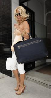 Pamela Anderson feet photo thumbnail