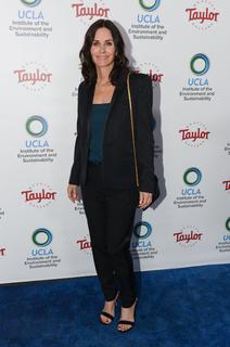 Courteney Cox feet photo thumbnail