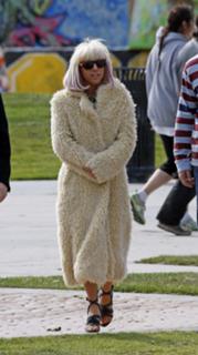 Lady Gaga feet photo thumbnail