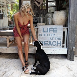 Ashley James feet photo thumbnail
