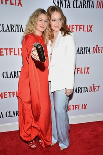 Drew Barrymore feet photo thumbnail