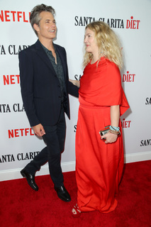 Drew Barrymore feet photo thumbnail