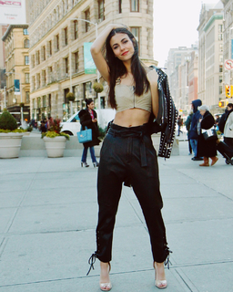 Victoria Justice feet photo thumbnail