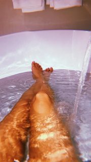 Nastia Liukin feet photo thumbnail
