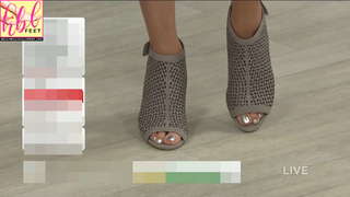 Courtney Khondabi feet photo thumbnail