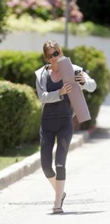 Ellen Pompeo feet photo thumbnail