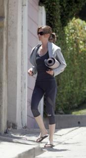 Ellen Pompeo feet photo thumbnail