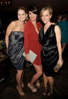 Cobie Smulders feet photo thumbnail