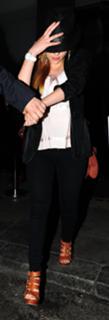 Scarlett Johansson feet photo thumbnail