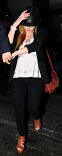 Scarlett Johansson feet photo thumbnail