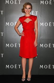 Scarlett Johansson feet photo thumbnail