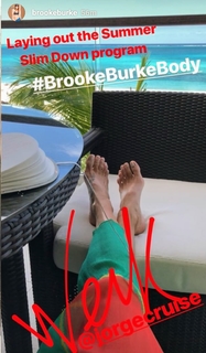 Brooke Burke feet photo thumbnail