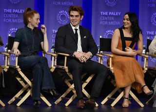 Camila Mendes feet photo thumbnail